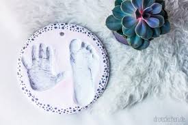 ‹ fädelkarten zum buch die kleine raupe nimmersatt. Handabdruck Und Fussabdruck Von Babys Und Kindern Selbst Machen Babyeckchen Mama Blog