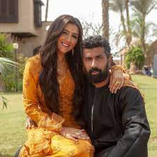 قصة حب جمعتها الأعمال الفنية تاريخ النشر: Ø¸Ù‡ÙˆØ± Ø¬Ø¯ÙŠØ¯ Ù„Ù€ Ù…Ù‰ Ø¹Ù…Ø± Ø¨Ø´Ø®ØµÙŠØªÙ‡Ø§ Ø¬Ù„ÙŠÙ„Ø© ÙÙ‰ Ù…Ø³Ù„Ø³Ù„ Ù†Ø³Ù„ Ø§Ù„Ø£ØºØ±Ø§Ø¨ Ù…Ø¹ Ø²ÙˆØ¬Ù‡Ø§ ØµÙˆØ±Ø© Ø§Ù„ÙŠÙˆÙ… Ø§Ù„Ø³Ø§Ø¨Ø¹