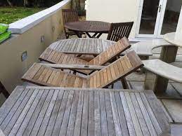 Riuscire ad arredare il giardino spendendo poco è il sogno di tutti coloro che ne possiedono uno e non vedono l'ora di completare l'opera! Tavoli Da Giardino Allungabili Tavoli E Sedie