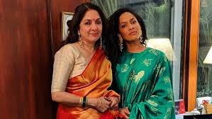 Neena gupta was on a flight where she met vivek mishra (in 2002). Neena Gupta S Daughter Masaba Shares Throwback Pics On Her 61st
