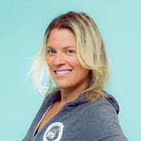 Davina Walter's Instagram, Twitter & Facebook