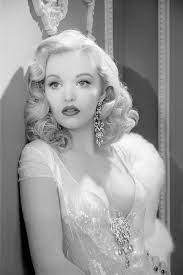 Bob with a middle part for fine straight hair 20 Vintage Hairstyles Ideas Of 1950s With Pictures Magment Vintage Short Hair Vintage Hairstyles 1950s Hairstyles