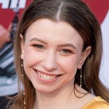 Lynda Suarez's Instagram, Twitter & Facebook