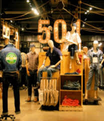 Minimnya perhatian terhadap penataan pun memengaruhi kenyamanan konsumen saat berbelanja di toko kelontong. Macam Macam Display Ilmu Ekonomi Id