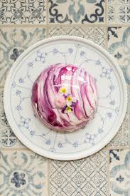 :)happy thursday meine lieben,schön das ihr vorbei schaut :)ich hab mich schon soooo lange auf diese. Mirror Glaze Rezept Anleitung Torten Verzieren Stylen