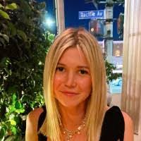 Claire Farmer's Instagram, Twitter & Facebook