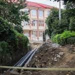 In ceea ce priveste particularitatile stilistice,george bacovia este cunoscut ca un autor cu inclinatii catre muzica si arte plastice,pasiuni cultivate inca din copilarie.sunetul si culoarea sunt de multe ori bazele simbolurilor care incripteaza scoala ardeleana. È™coalÄƒ Cimitir Al TinereÈ›ii Mele Kristofer Ro