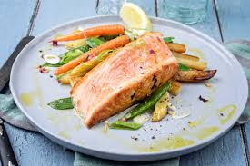 Il california roll è preparato con polpa di granchio cotta, avocado e maionese, per attirare anche i clienti che non gradivano il pesce crudo. Menu Del Giorno Salmone Al Vapore Aromatizzato Al Te Verde