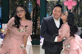 Thời gian qua, câu chuyện ngừng hợp tác giữa quang lê và phương mỹ chi nhận được cụ thể, phương mỹ chi cho hay: PhÆ°Æ¡ng Má»¹ Chi Ä'on Tuá»•i Má»›i Ben Quang Le Sau Nghi Váº¥n Mau Thuáº«n Vietnamnet