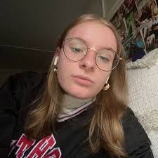 Deanna Levine's Instagram, Twitter & Facebook