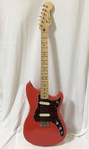 It was deemed as a starter guitar by many due to its short scale length and smaller neck, designed to make it easier to play for children and smaller players. Beautiful Goods Case Attaching Fender Fender Squiersk Wire Sk Wear Duo Sonic Duo Sonic Dio Sonic Red Electric Guitar Real Yahoo Auction Salling