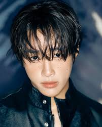 MY LITTLE COWBOY <브로크백 마운틴>의 잭이 에니스를 처음 안았을 땐 알싸한 알코올 향이 났을까, 피 묻은 잭의 셔츠에선  매캐한 담배 향이 났을까. 그들의 이야기에 지독하게 깃든 향이 그래요. 사랑의 향이 꼭 달콤하란