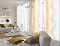 Weisser Und Gelber Flachenvorhang Im Wohnzimmer Gardinen Gardine Weiss Gelb Wohnen Landhaus Wohnzimmer Wohnzimmer Ideen