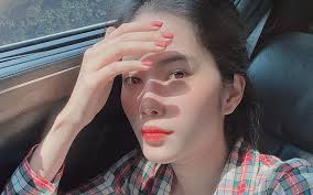 Nam Em xuất hiện với gương mặt hốc hác, chia sẻ tâm trạng tiêu cực liên  quan đến chuyện tình cảm