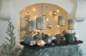 Adventskranz Edel Mit Christbaumkugeln In Grun Und Gold Adventskranz Adventskranz Edel Adventskranz Ideen