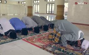 Sebab pikiran mereka sangat mudah teralihkan oleh hal sekecil apapun. Cara Taubat Orang Yang Meninggalkan Shalat Konsultasi Agama Dan Tanya Jawab Pendidikan Islam