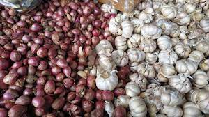 Dia sering membawakan makanan, membantu bawang putih membereskan rumah atau hanya menemani bawang putih dan ayahnya mengobrol. Musim Hujan Datang Harga Bawang Merah Dan Bawang Putih Merangkak Naik Dara Co Id