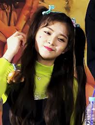 Pin By Halli Sullivan On Everglow Cute Gif Kpop Gif