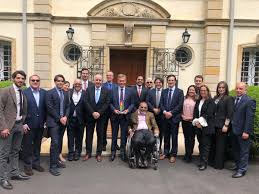 Colombia esto es lo que ganan los empleados del empresario que dijo 'mandan huevo' ante el 2% de aumento al salario mínimo tras su polémica frase, christian daes dio a conocer cuales son los. Carla Garcia Callygarcia Twitter