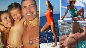 By niomi harris for mailonline. Elisabetta Canalis In Catamarano Tra Pose Sexy E Scatti Di Famiglia Tgcom24