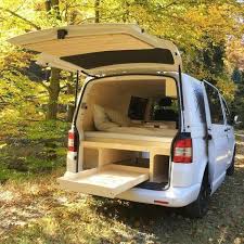 Golden Mornings Are Made For Him Mr Nobody Ist Bereit Fur Seine Erste Reise Und Damit Ist Unser Erster Vw T5 Au Campervan Interior Campervan Skapbil