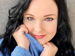 A Chat with Erin Roach, Actor and Red Roach Intrusion Artist!