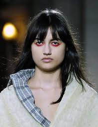 Al contrario optare per il taglio capelli in grado di ringiovanire il viso e il colore che riesca nell'intento di illuminare l'incarnato è una . Moda Capelli 2018 20 Tagli Capelli Neri Donna Dalle Sfilate Marieclaire