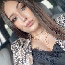 Randi Zimmer's Instagram, Twitter & Facebook