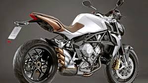The kit was available as a basic kit consisting of a red/white/blue painted fuel tank, blue tail section panels, and alcantara seats. Naked Bike Mv Agusta Brutale 675 Im Test Motorradonline De