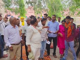 चकाई में मुंगेर विवि कुलसचिव का घेराव: छात्रों ने की नारेबाजी, परीक्षा परिणाम में गड़बड़ी को लेकर किया प्रद...