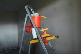 دهان بتبوك 0550140733 لجميع انواع الدهانات يقوم باستخدام دهان البلاستيك ودهان الجير والزيت