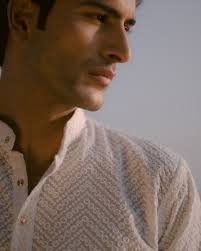 Fabulous @bharatg18 ⭐️🤩flaunting attire and makeup 🤩🥰by Mary.Eli.halder 