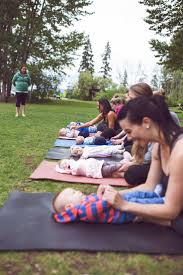Outdoor Mom And Baby Yoga Mom And Baby Yoga Baby Yoga Online Yoga Classes