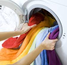 Mengetahui cara mencuci baju adalah keterampilan hidup yang penting, apalagi jika baju mulai bau. Apakah Cara Anda Mencuci Pakaian Selama Ini Sudah Tepat