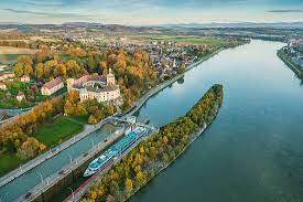 Das donaukraftwerk ybbs war das erste wasserkraftwerk an der niederösterreichischen donau und ist das älteste österreichs und kann. Schloss Persenbeug Und Schleuse Ybbs Persenbeug C Marktgemeinde Persenbeug Gottsdorf Picture Of Visitor Powerplant Ybbs Persenbeug Ybbs An Der Donau Tripadvisor