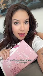 📖: the favor by suzanne wright