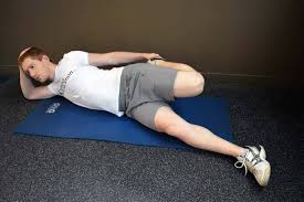 Pour accentuer l'étirement, n'hésitez pas à orienter votre genou vers l'arrière (sans cambrer le dos bien sûr). Etirement Des Quadriceps Fitness Heroes