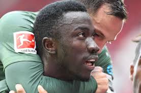 He is of serbian descent. Spiel Gedreht Sasa Kalajdzic Li Und Daniel Didavi Bejubeln Das 2 1 Des Vfb Stuttgart Beim 1 Fsv Mainz 05 Stuttgarter Nachrichten