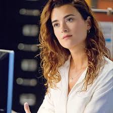 I feel so much appreciated and amazed to see my fan once again> to the  world I love you all 🤍 send ROSe 🌹 when you see this