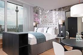 Nearly 250 rooms and six suites are on offer at this superbly located modern hotel. Hotel Holiday Inn Berlin Centre Alexanderplatz Berlin Trivago De