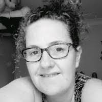 Sarah Leighton's Instagram, Twitter & Facebook