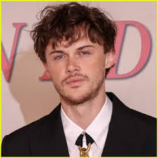 Ariel Winter is Peace Pretty: Photo 363562