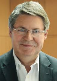 Understanding Refractive Index Changes in Homologous Series of Unbranched  Organic Compounds Based