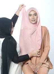 Gambar ini miliki kualitas yang bagus dan menarik dan memberikan sebuah kesan tersendiri dengan desainnya yang sebetulnya unik dan terlihat hidup. Jom Cuba 7 Step Tutorial Lilit Tudung Stail Yb Nurul Izzah Ini