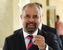 Queensland MP Billy Gordon will not quit after criminal past revelations
