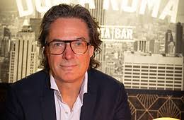 UNSER KÜNSTLER LOOKBOOK