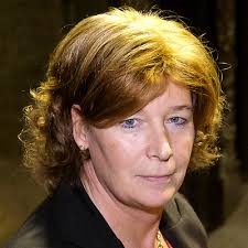 De sutter gained an md, 1987, and two phds, 1991, 1994, from ghent university, and also studied at the reproductive genetics institute in chicago, and became a professor and head of the reproductive medicine department at ghent university. Van Danira Boukhriss Tot Frank Deboosere Voor Gedichtendag Onthullen Ze Elk Hun Lievelingsgedicht Vrt Nws Nieuws