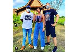 Bebasnya jerinx tentu saja disambut bahagia oleh sang istri, nora alexandra. Lama Tak Ada Kabar Abu Janda Unggah Foto Bersama Istri Jerinx