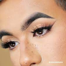 How to apply shadow eyeliner applying eyeliner according to your eye shape create a dense line around your top and bottom lash line but avoid flicking the eye liner past the. How To Apply Liquid Eyeliner 3 Techniques Tips For Your Eye Shape Skill Level Ipsy