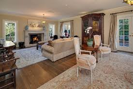 Le Salon De La Prestigieuse Maison De Orin Smith Ex Ceo De Starbucks A Nouveau En Vente A Seattle Starbucks Villa De Luxe Maison